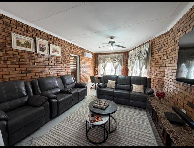 4 BEDROOM HOUSE FOR SALE IN STANDERTON CENTRAL